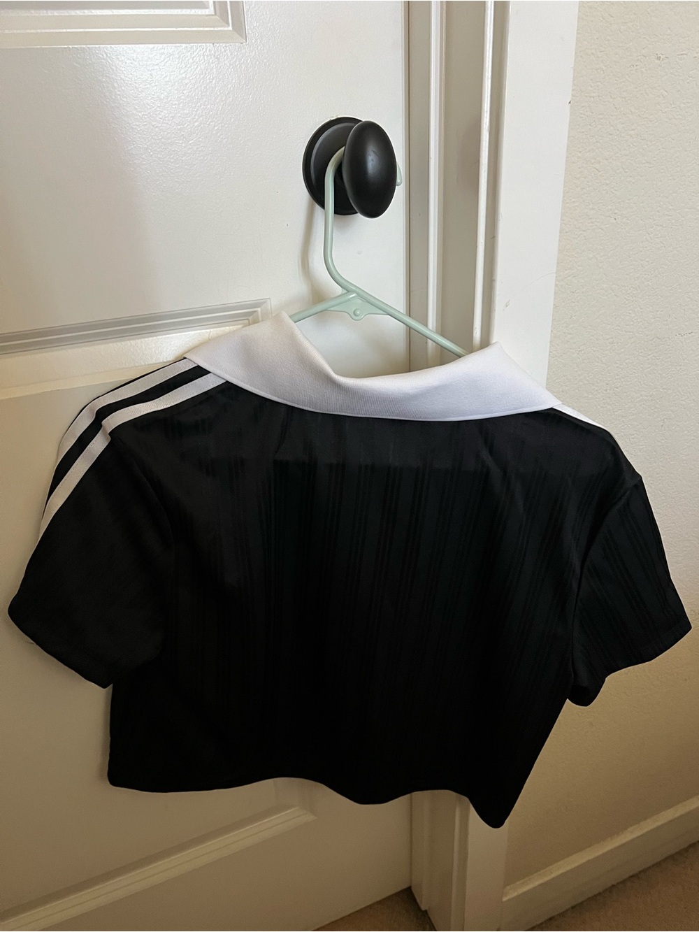 Adidas Crop top size L - Picture 2 of 3